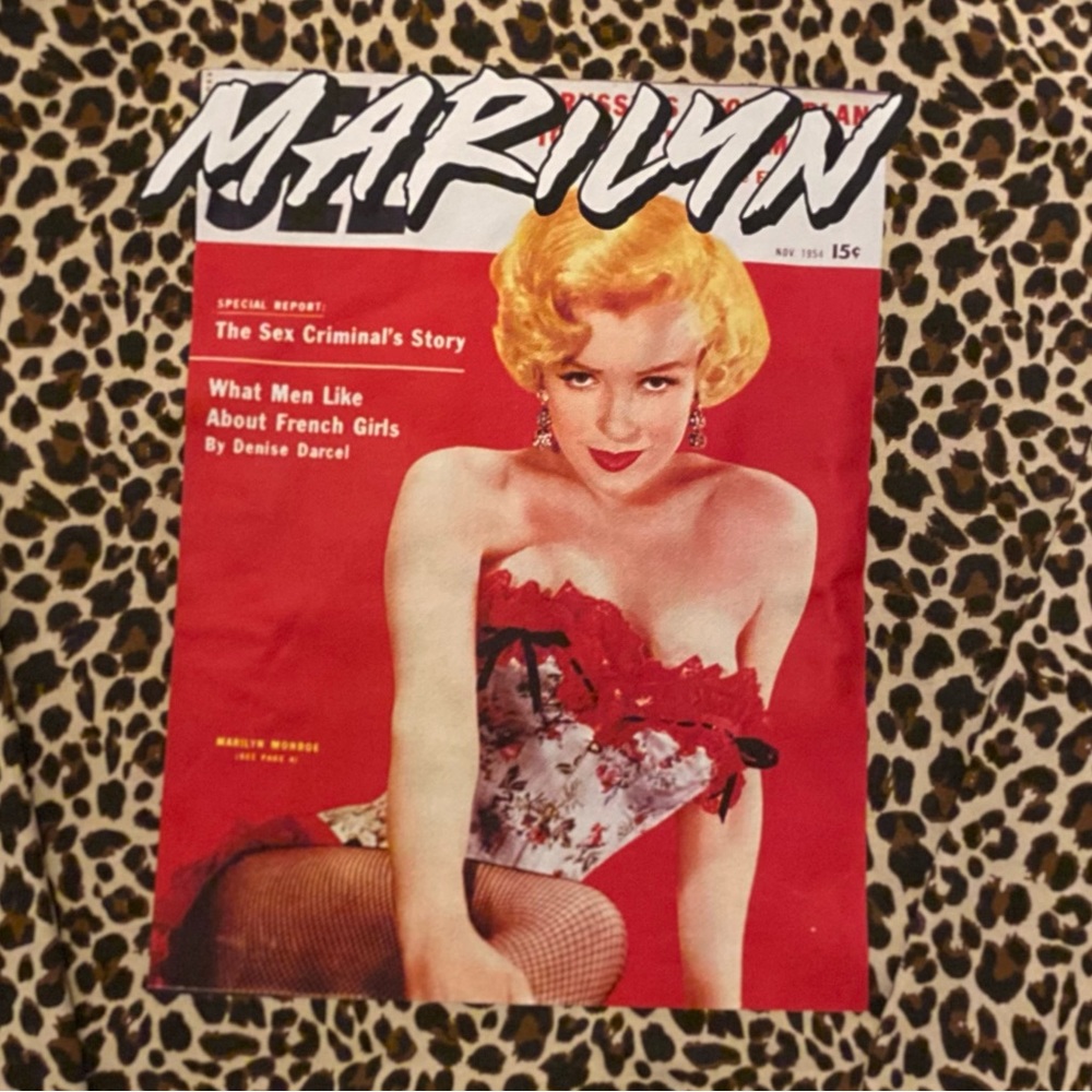 Forever 21 - Marilyn Monroe Sweatshirt (Unisex) - Picture 6 of 7